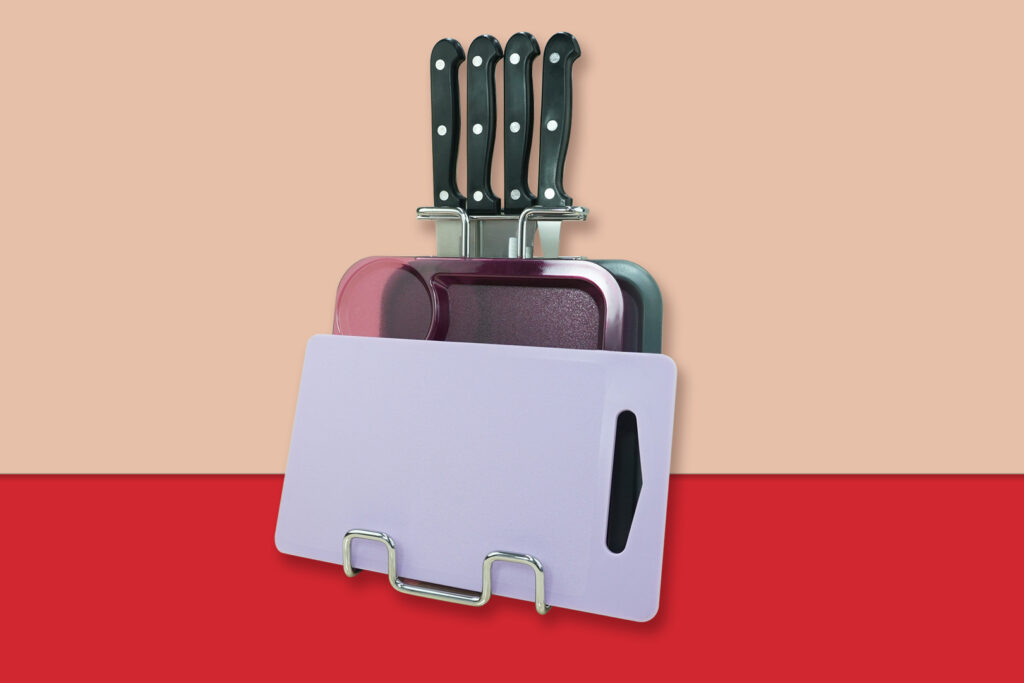 our cutting board slots, design for different board thickness and better efficient ventilation on counter top.
Maximum holds for four knifes.